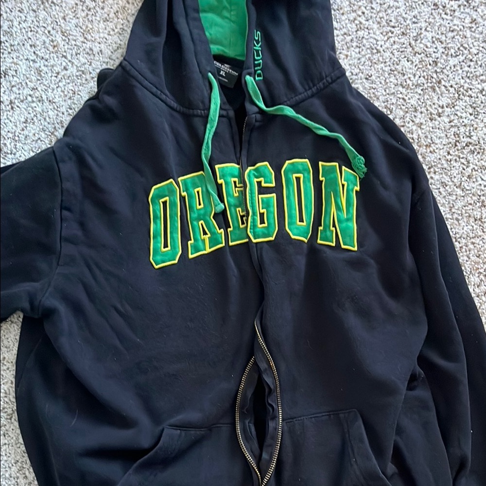 Oregon Ducks Black zip up. Unisex. Fits S-Xl